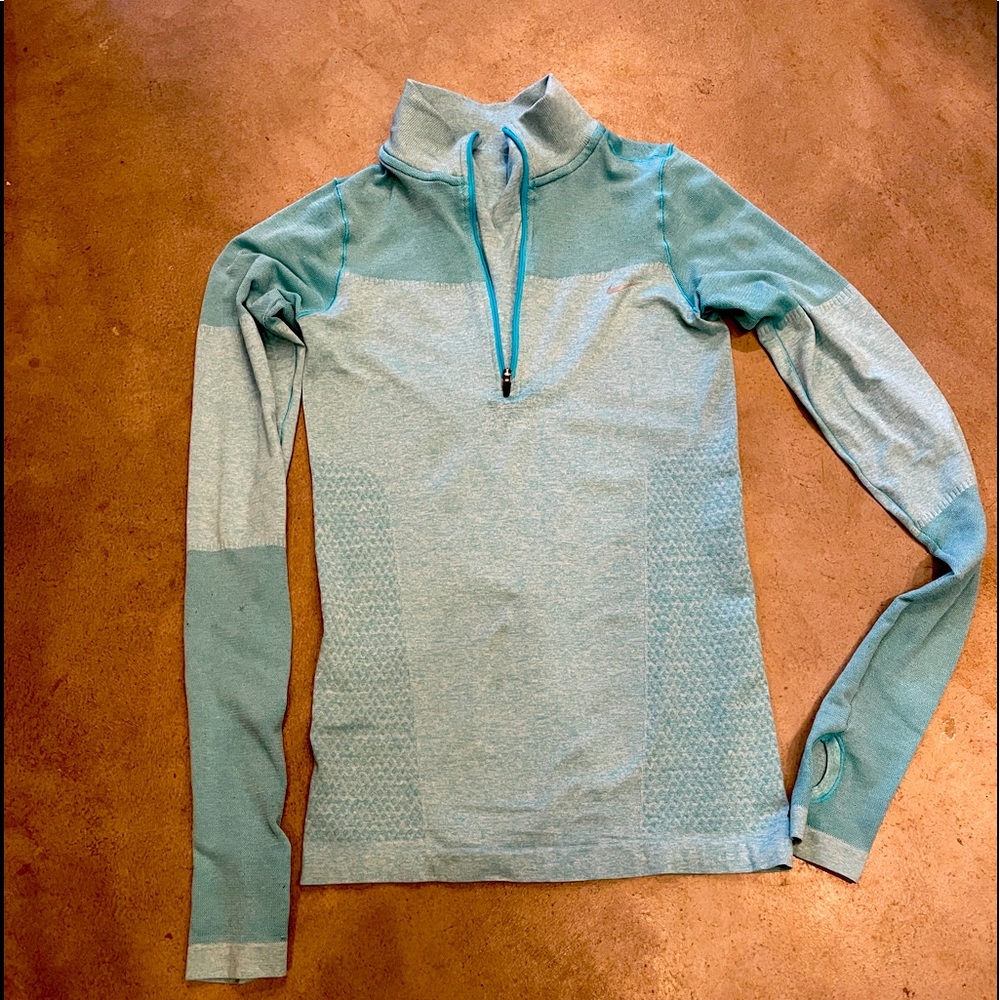 Nike running shirt xs